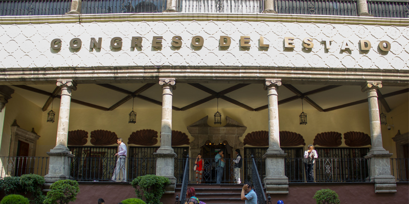“Urge resolver tema del Congreso”