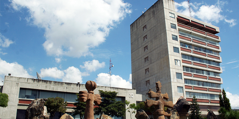 STAUAEM realiza huelga de “brazos caídos”