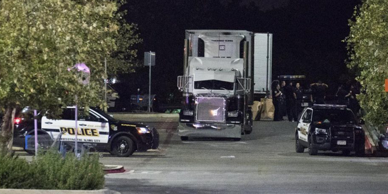 Son mexicanos 34 inmigrantes de los 39 encontrados dentro de un tráiler en Texas