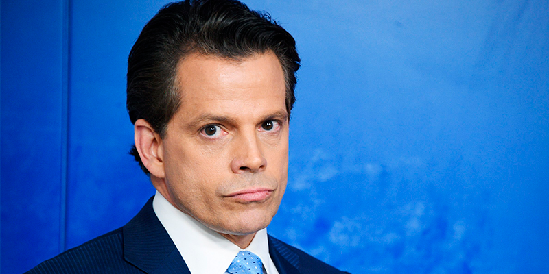 Despide Trump al director de comunicación