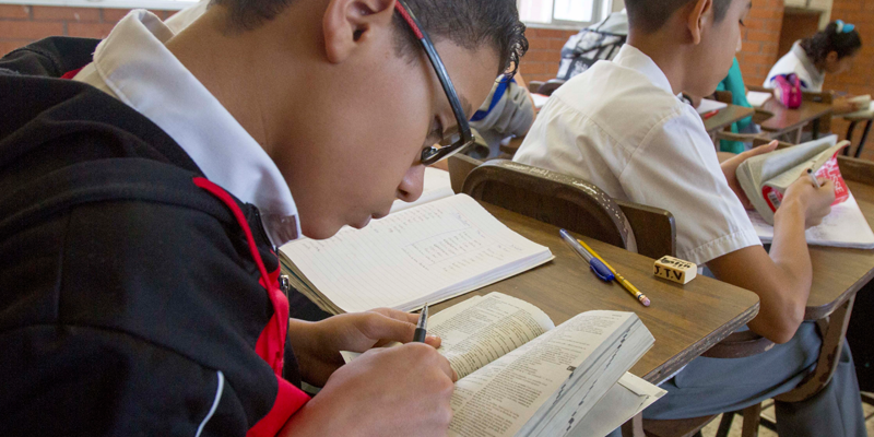 Alertan sobre desaparición de escuelas de tiempo completo