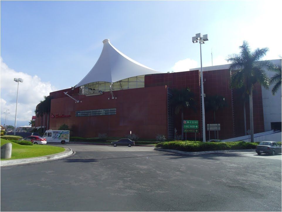 Asaltan joyería de Plaza Galerías