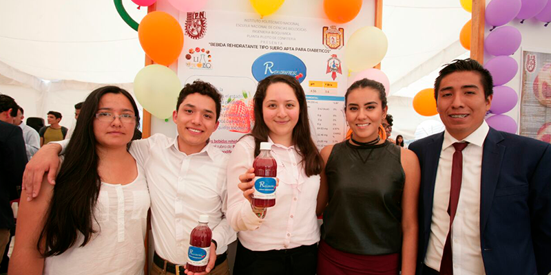 Alumnos del IPN crean bebida especial para diabéticos