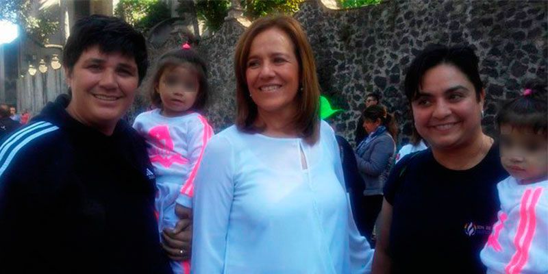 Margarita Zavala se incomoda con pareja homosexual