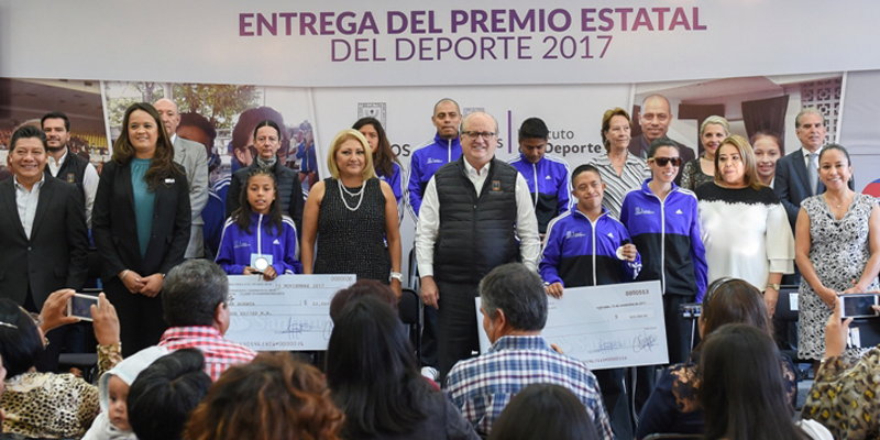 Entregan Premio Estatal al Deporte