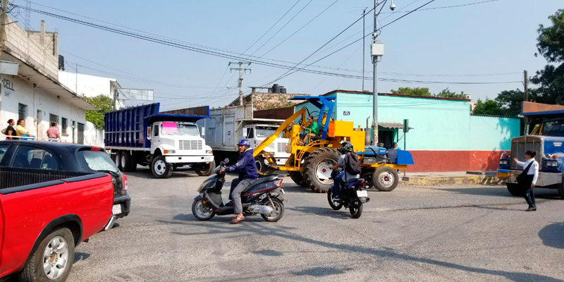 Cierran acceso a Zacatepec