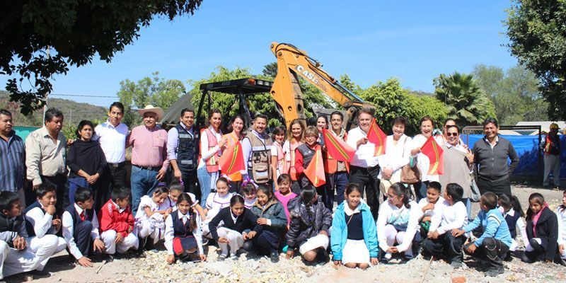 Reconstruyen primaria Emiliano Zapata