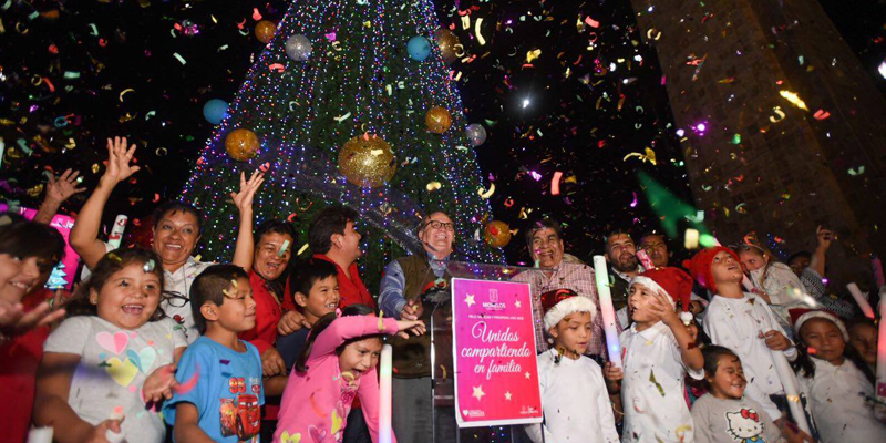 Encienden Árbol de Navidad en Jiutepec
