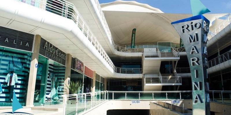 Algunos locales de Plaza Marina son desocupados