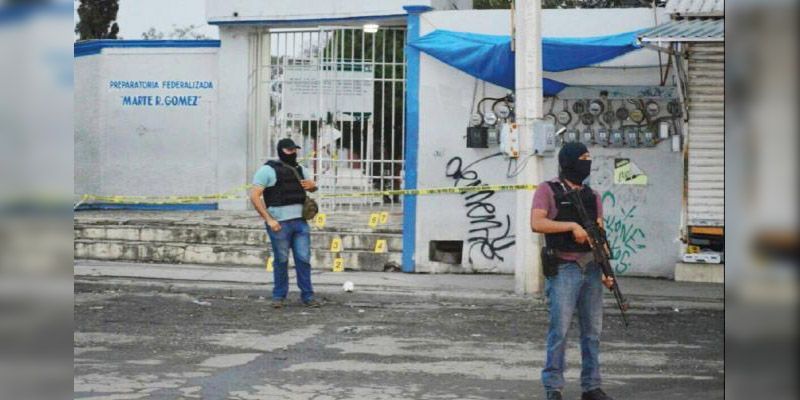 Balacera en preparatoria deja múltiples heridos