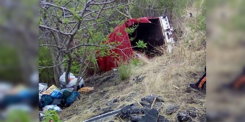 Se vuelca camión con peregrinos