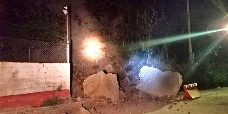 Cae paredón en Cuernavaca