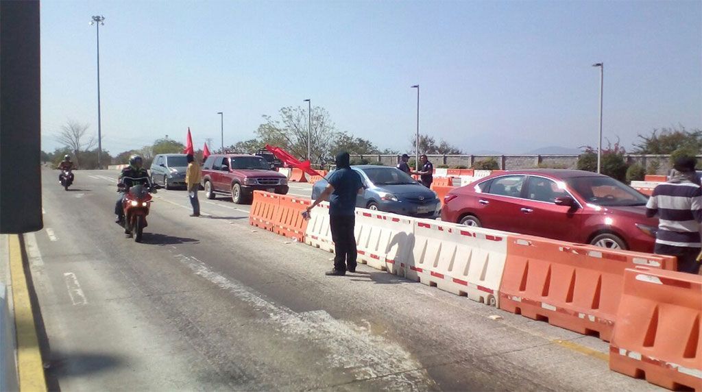 Se manifiestan en caseta de Oacalco