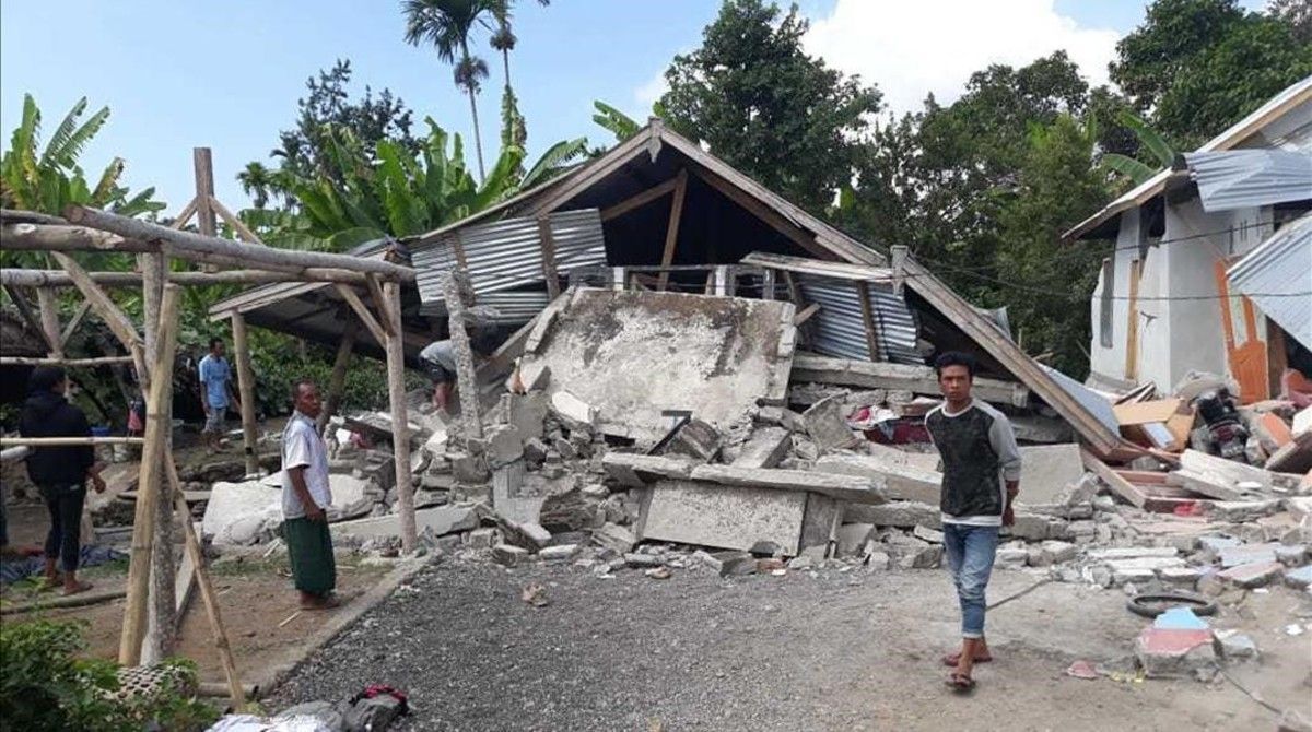 Suman 82 personas sin vida por sismo