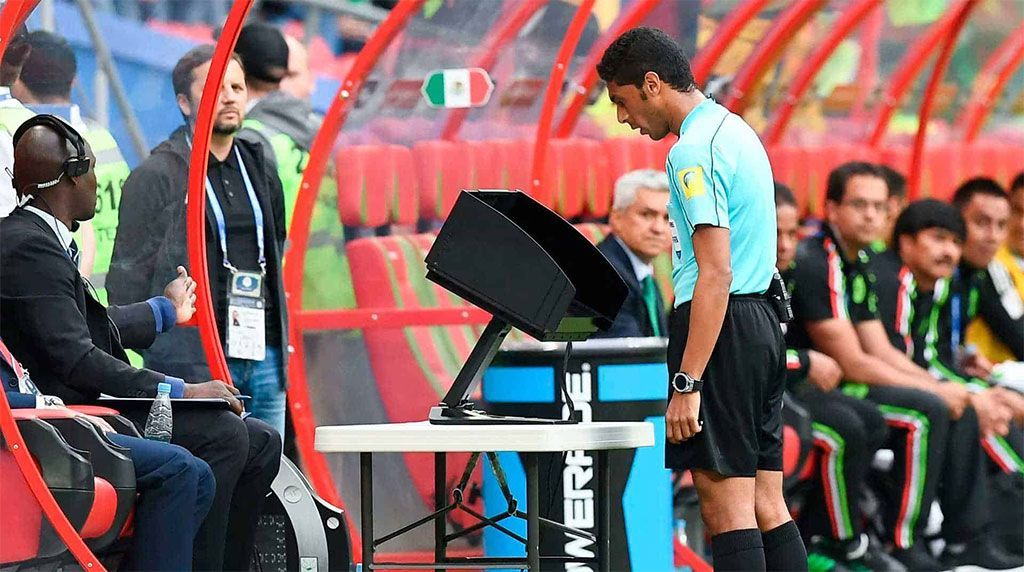 ¿Se debe usar el VAR en la Liga MX?