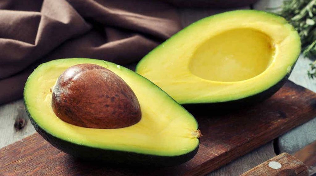 El aguacate ayuda al colesterol
