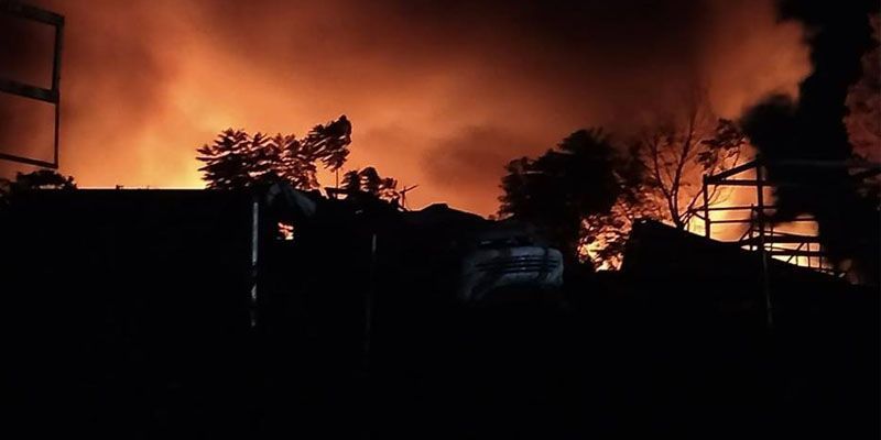 30 Autos dañados tras incendio