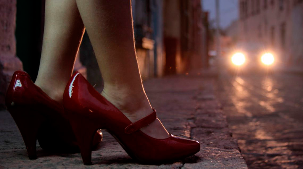 Con autos de lujo enganchan a víctimas de trata