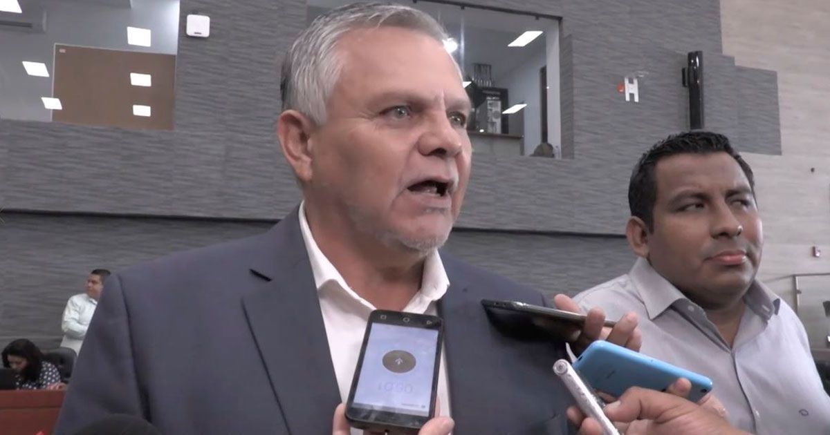 “Acusan a abogado de comprar a los legisladores”