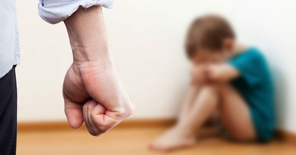 Muere niño por golpiza