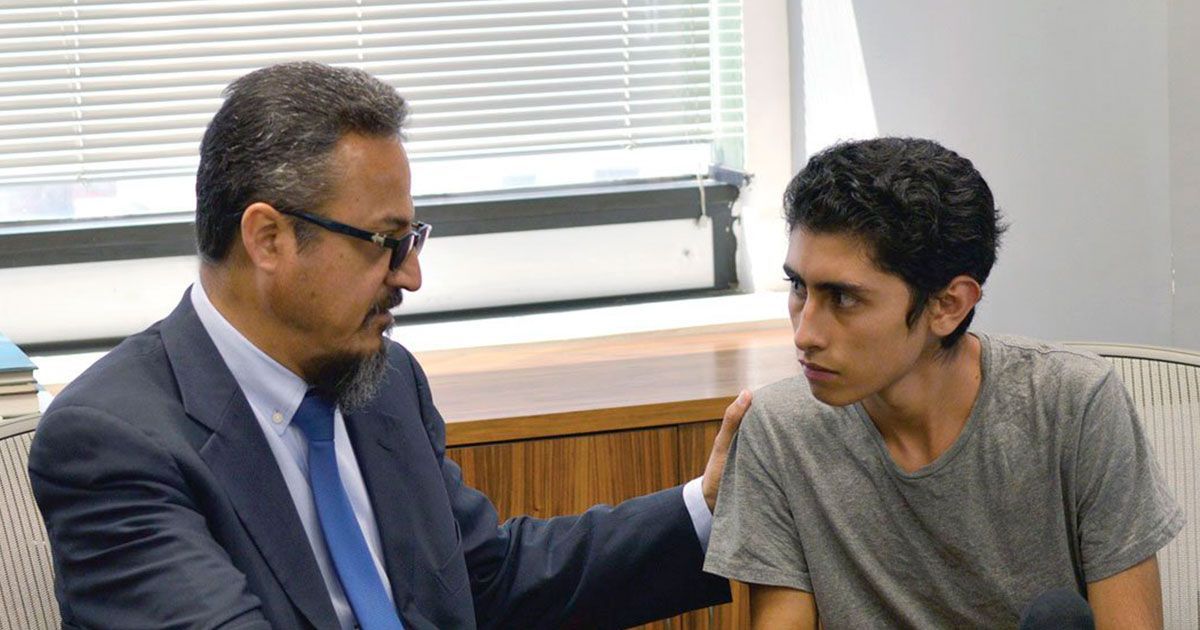 Reingresan a alumno confundido con porro