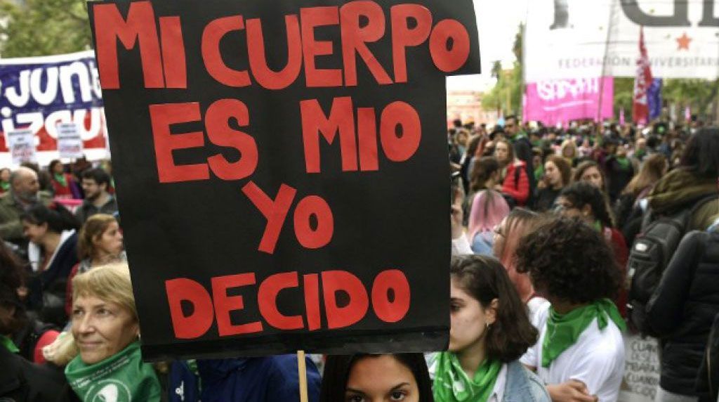 Abusan de menor e intentan que no aborte