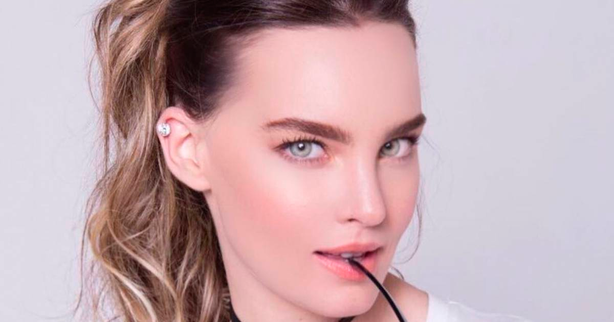 Acusan a la cantante Belinda de comprar votos