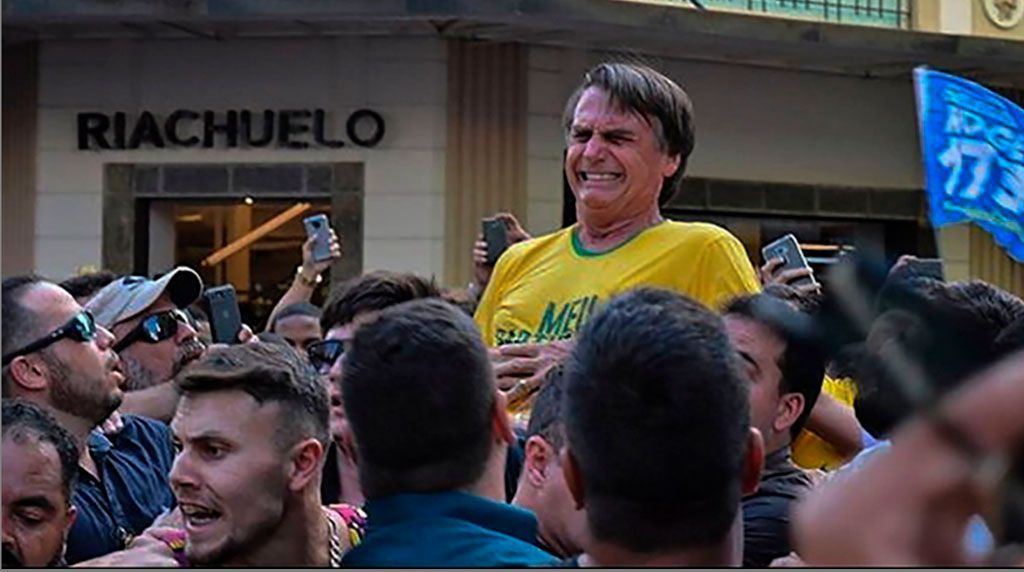 Apuñalan en público a candidato a la presidencia