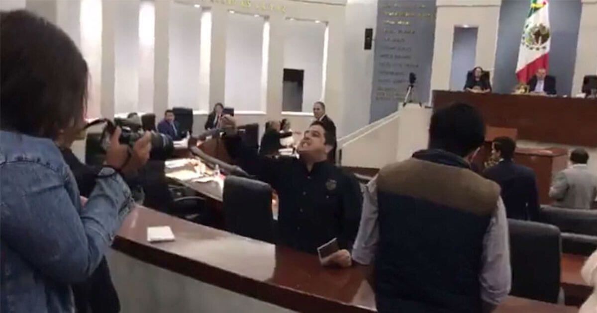 Diputados pierden el control e insultan a activistas