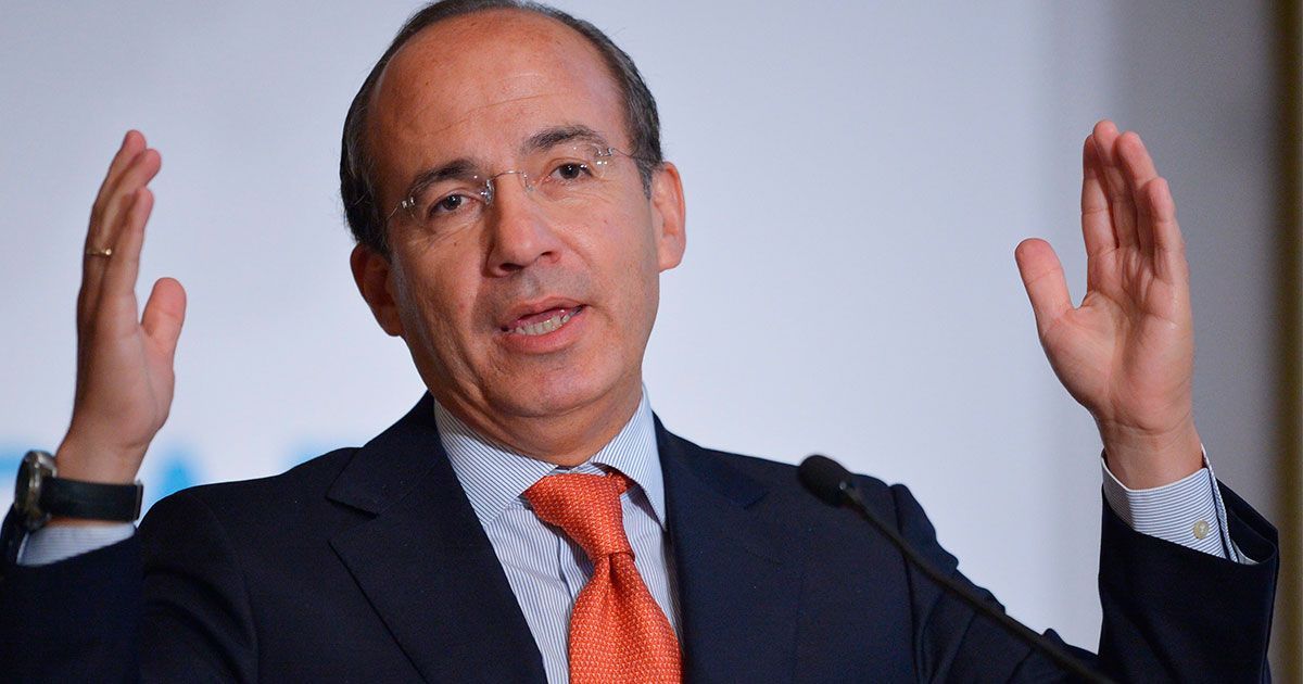 AMLO acusa a Felipe Calderón por tráileres en Jalisco