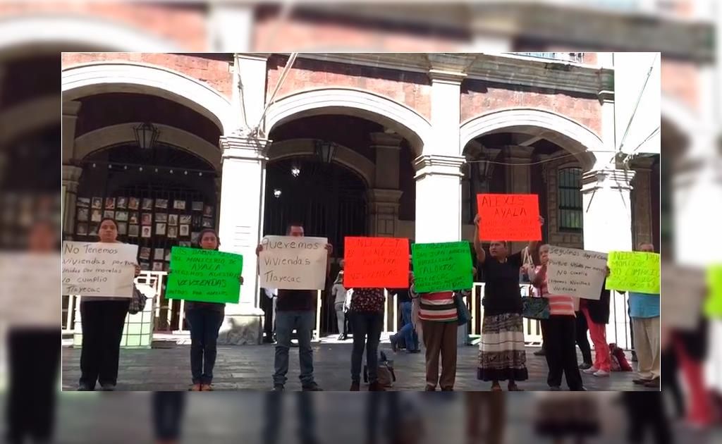 Se manifiestan damnificados en Ayala