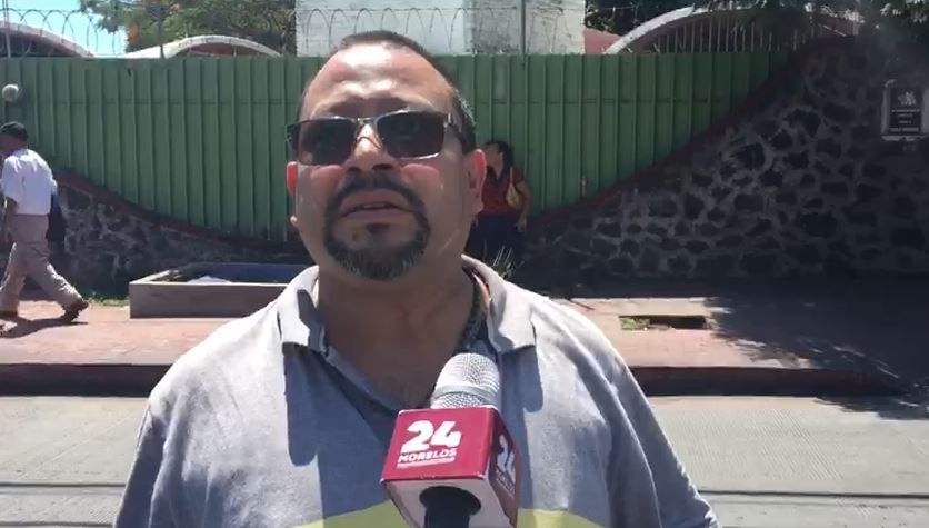 Se manifiestan padres de familia en Chipitlán