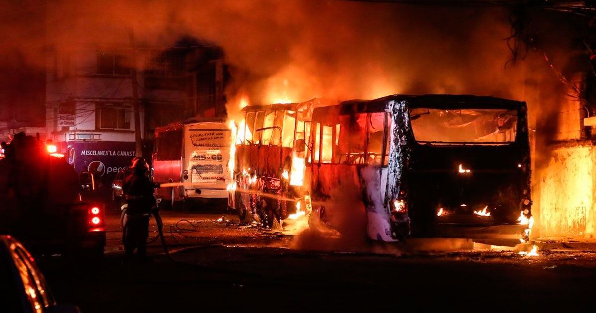 Incendian rutas y un taxi en Acapulco