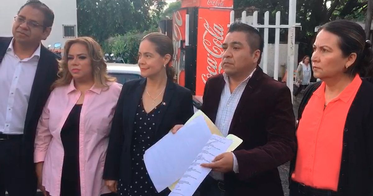 Acuden diputados a Fiscalía para interponer denuncia
