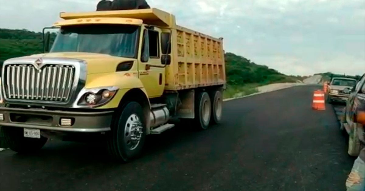 Detienen obra de la autopista Siglo XXI
