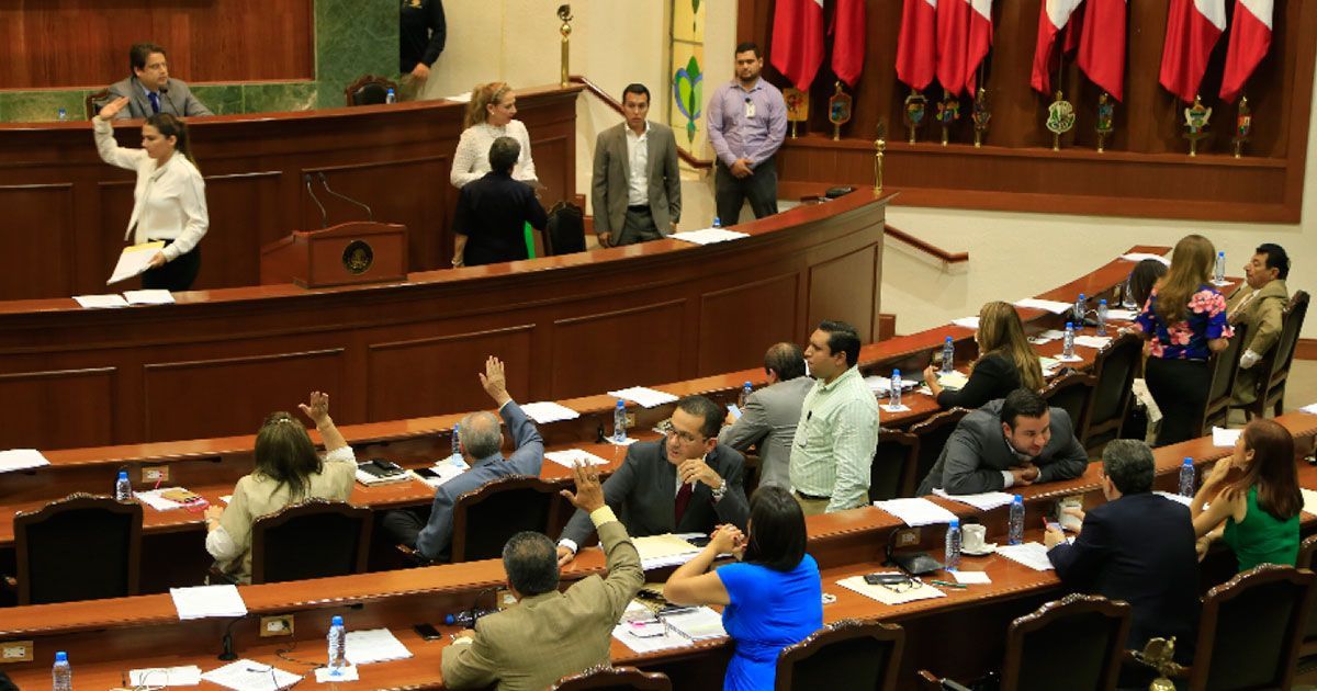 Se recortan sueldo diputados en Sinaloa