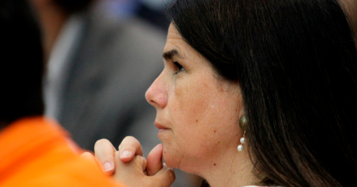 Diputada entrega a su hijo a la policía