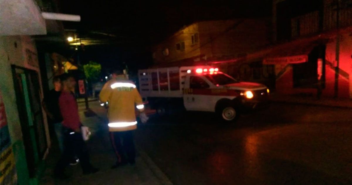 Bomberos atienden fuga de gas