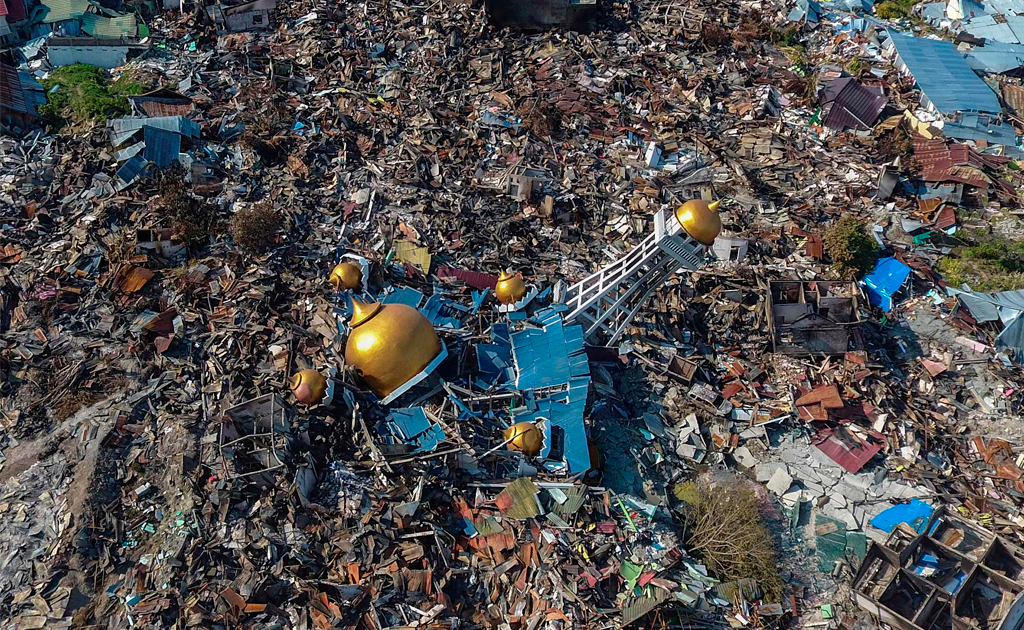 Ya son 1,571 muertos en Indonesia