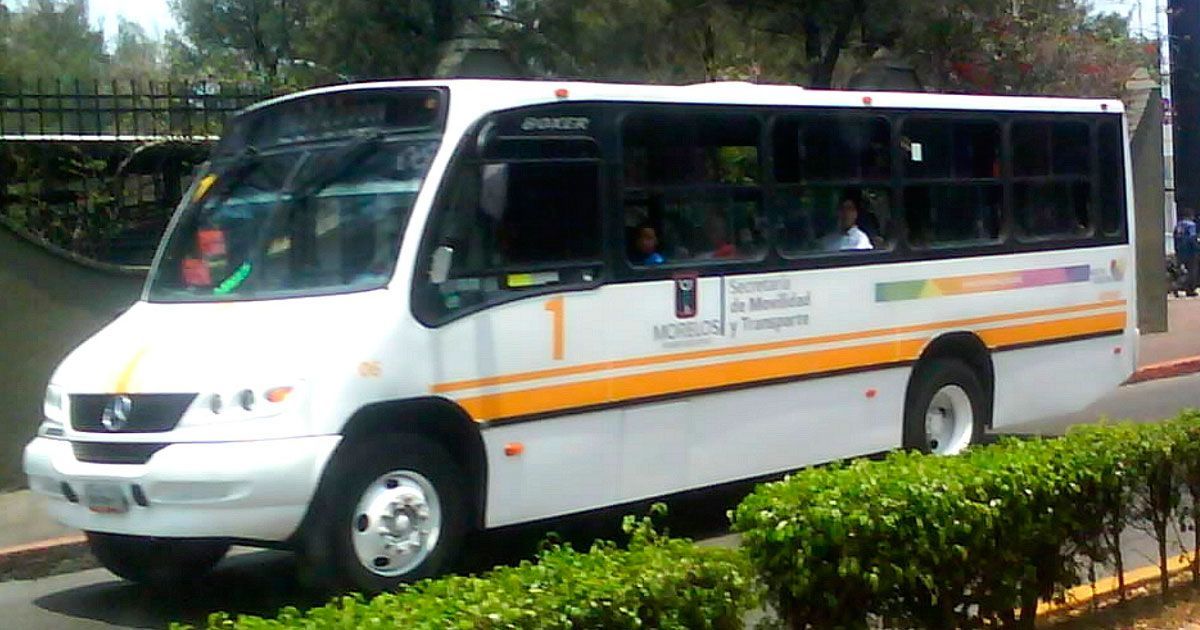 Bloqueos afectan al transporte público