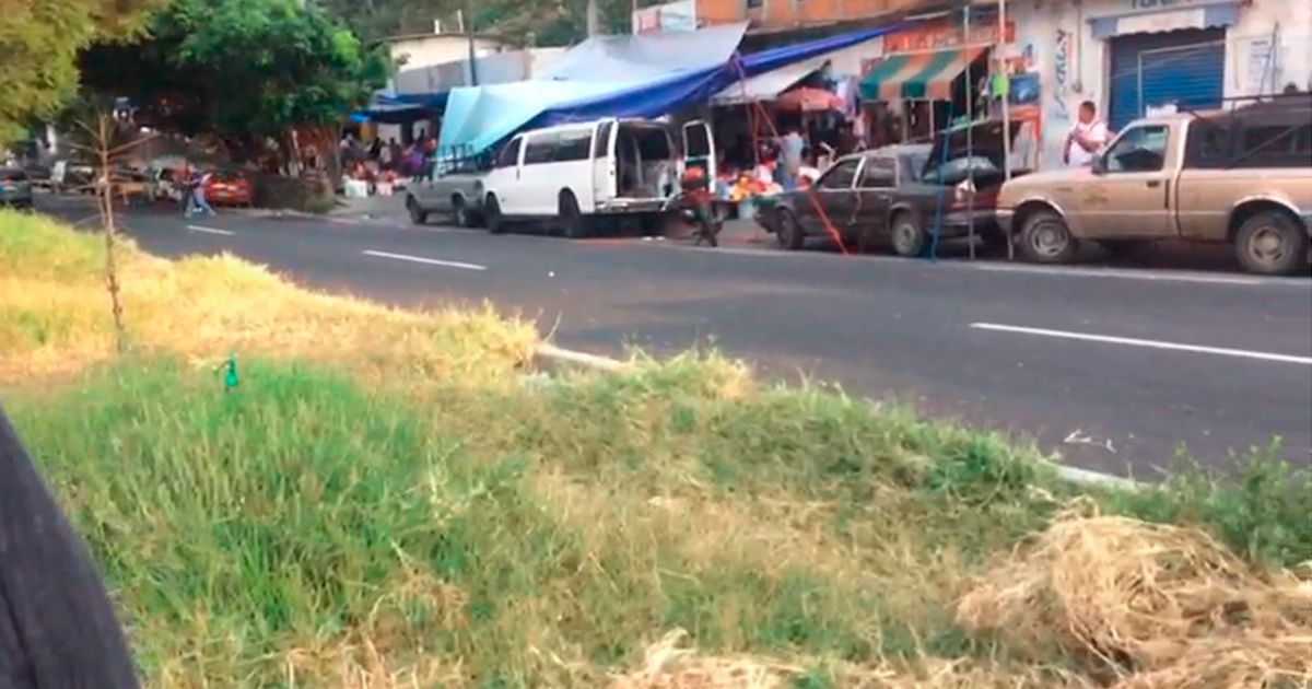 Estudiantes bloquearon carretera por intento de asalto
