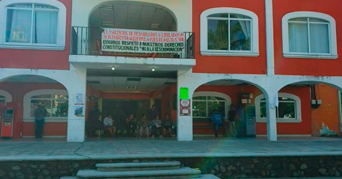 Presentan denuncia contra ex tesorero de Puente de Ixtla