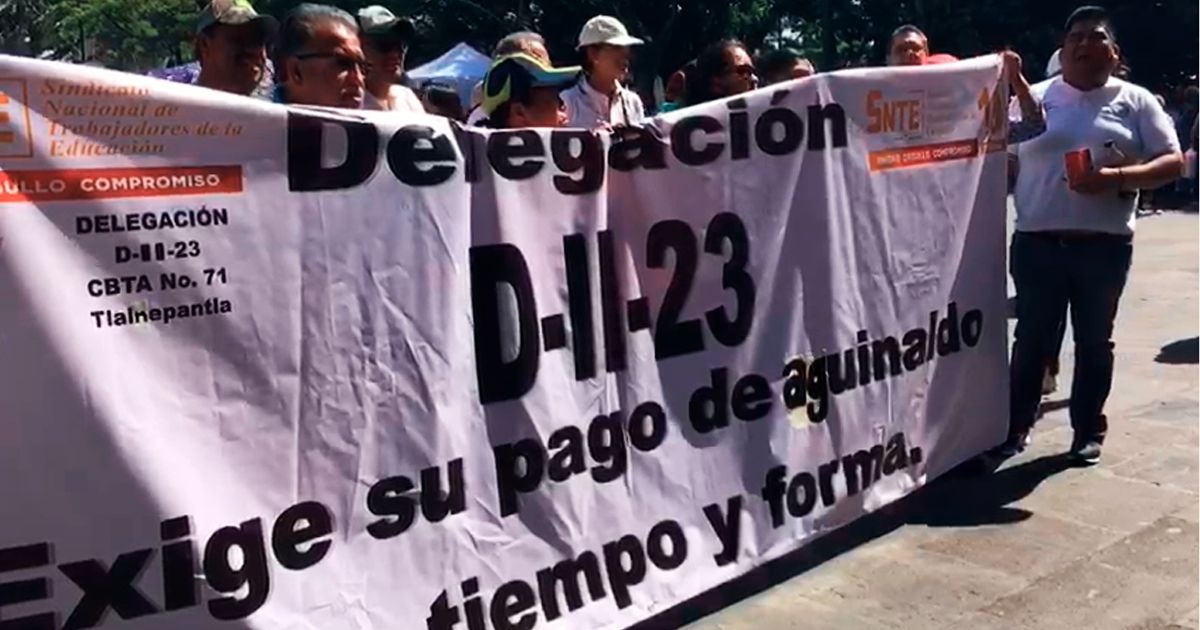 Protestan jubilados del SNTE por pago de aguinaldo