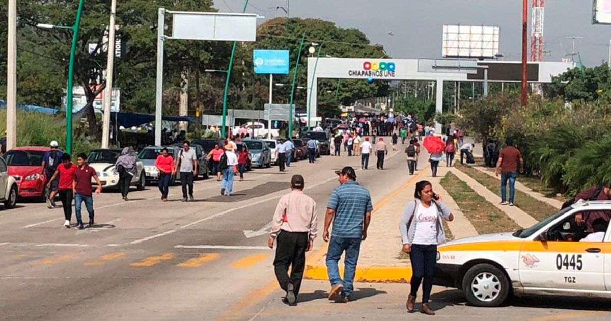 Maestros levantan bloqueos en Chiapas