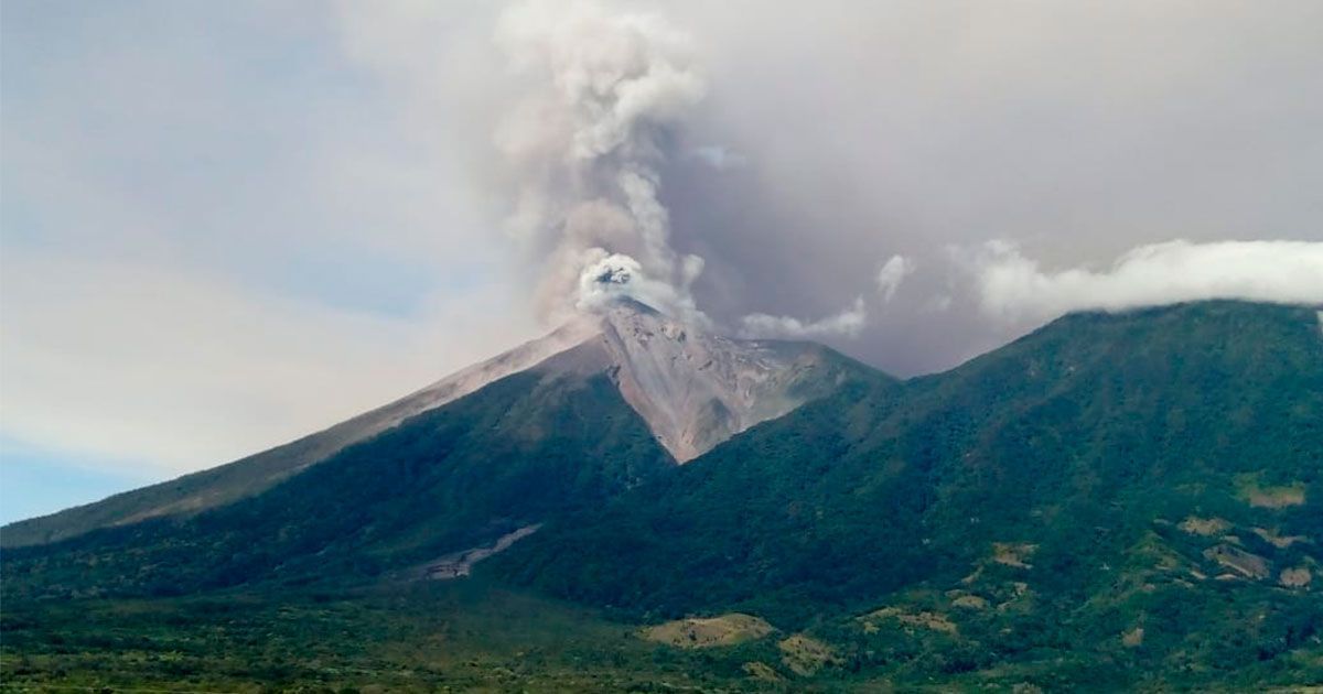 Explota de nuevo el Volcán de Fuego en Guatemala
