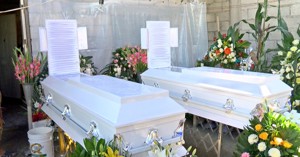 Dan último adiós a hermanos asesinados en Puebla