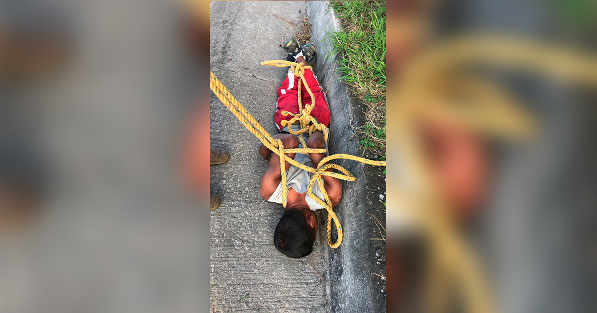 Amarran a presunto ladrón en el Paso Exprés