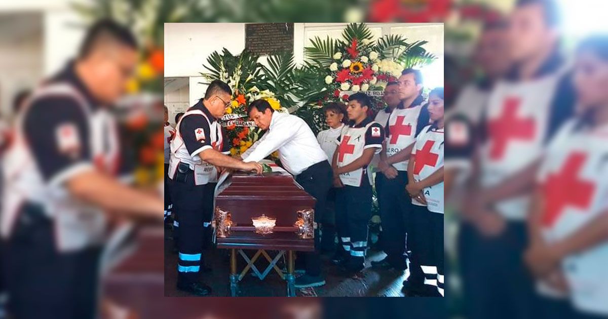 Dan el último adiós a paramédico
