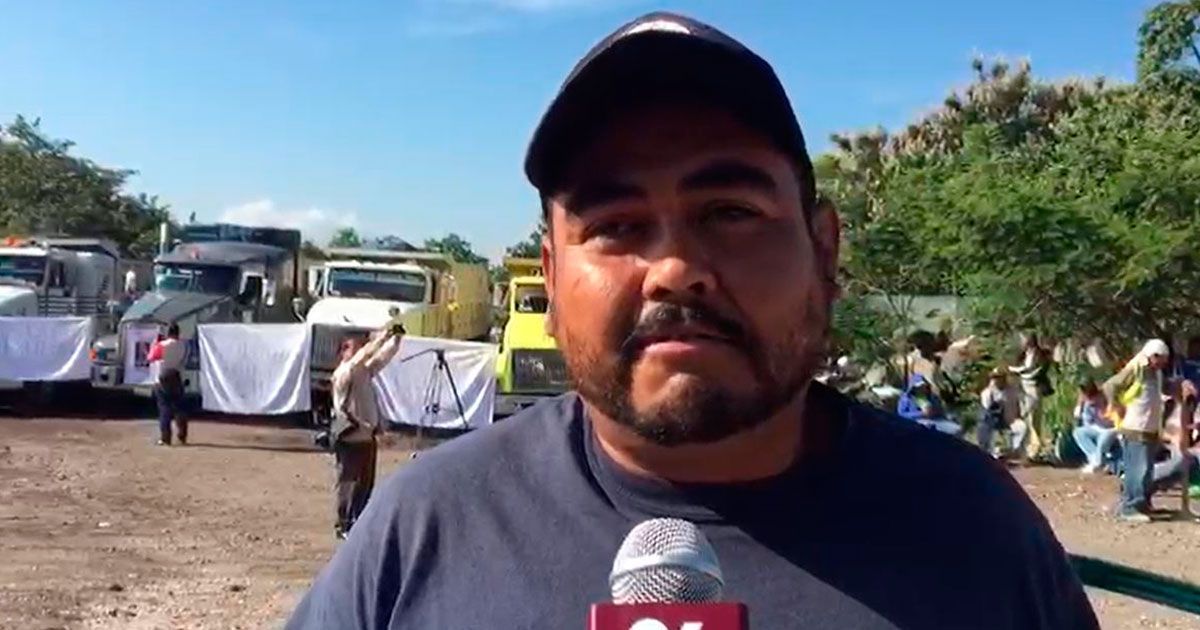 Paran trabajos y realizan plantón transportistas que trabajaban en ampliación de la Autopista La Pera – Cuautla