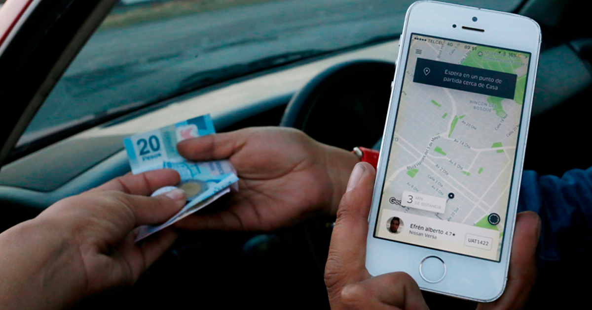 Choferes de UBER en CDMX se quejan por cobros en efectivo